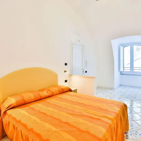 Della Monica 3*